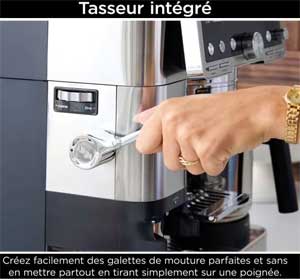 Le tasseur est intégré à la machine espresso