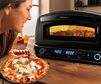 Four à pizza avec une large fenêtre en verre pour bien voir la pizza cuire