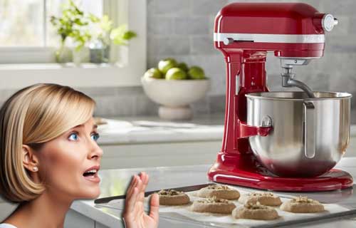 Robot pâtissier de couleur rouge